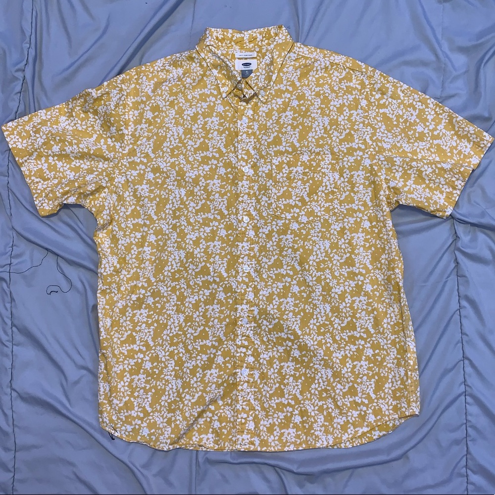 Men’s Old Navy Slim Fit Button-Down Summer Shirt